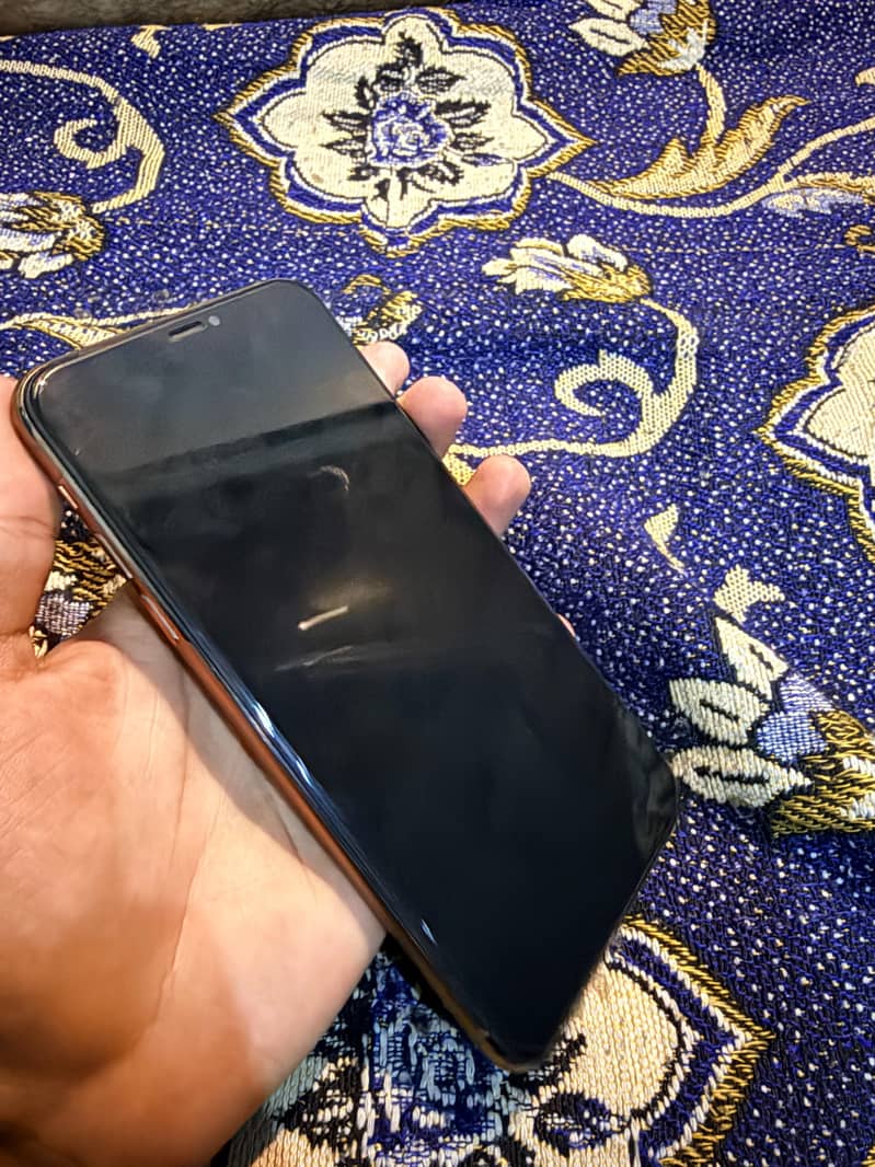 Apple iPhone 11 Pro Max 2