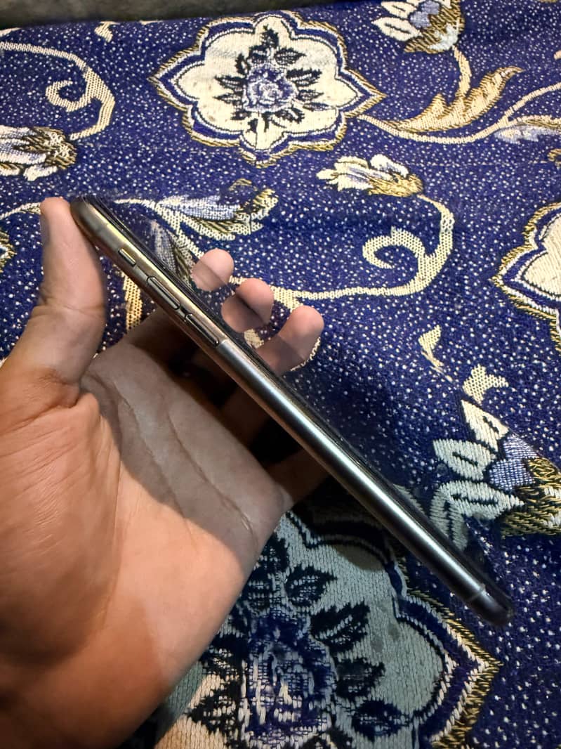 Apple iPhone 11 Pro Max 4