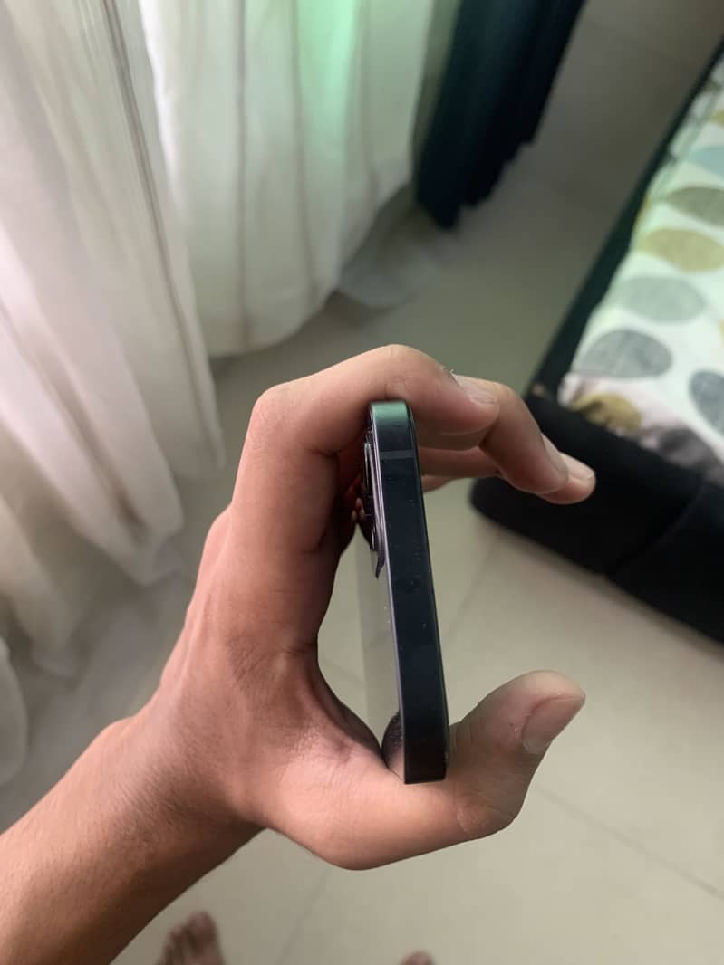 Apple iPhone 12 3