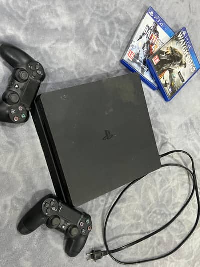 Sony PlayStation 4 (PS4) with 2 Original Sony Controllers and 2 Game