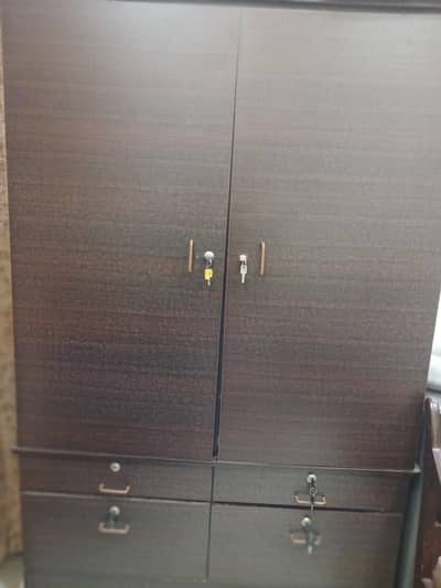 Solid Door Wooden Wardrobe / Cupboard with 4 Drawers With Keys