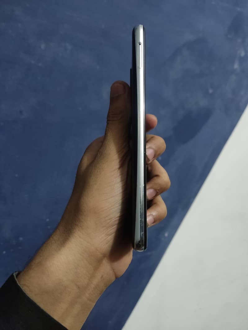 Sharp Aquos R2 5