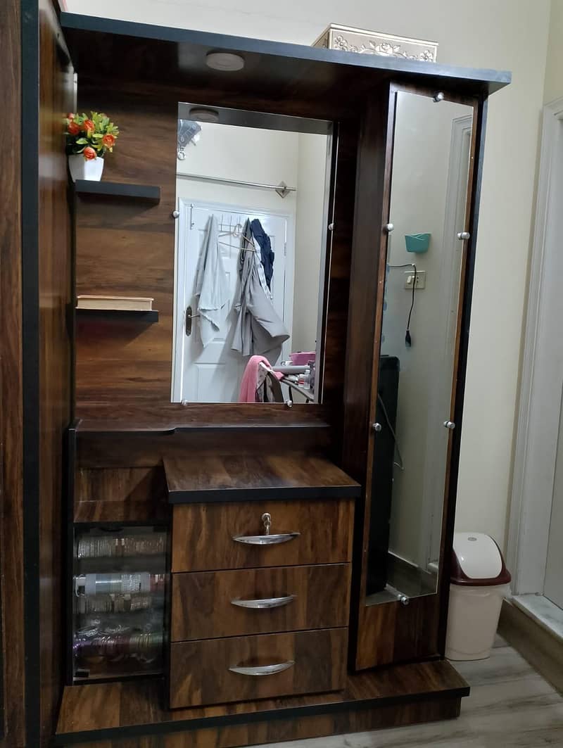 dressing table 1