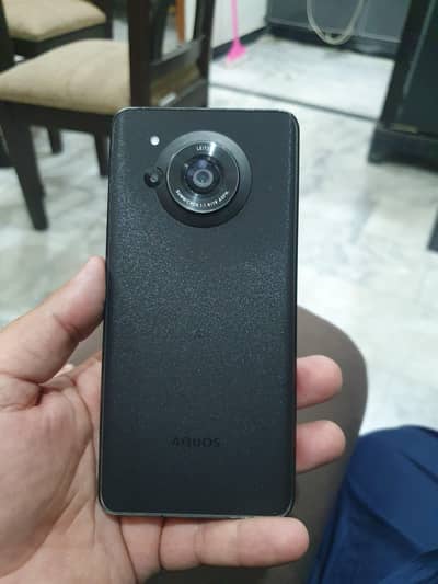 Sharp Aquos r7