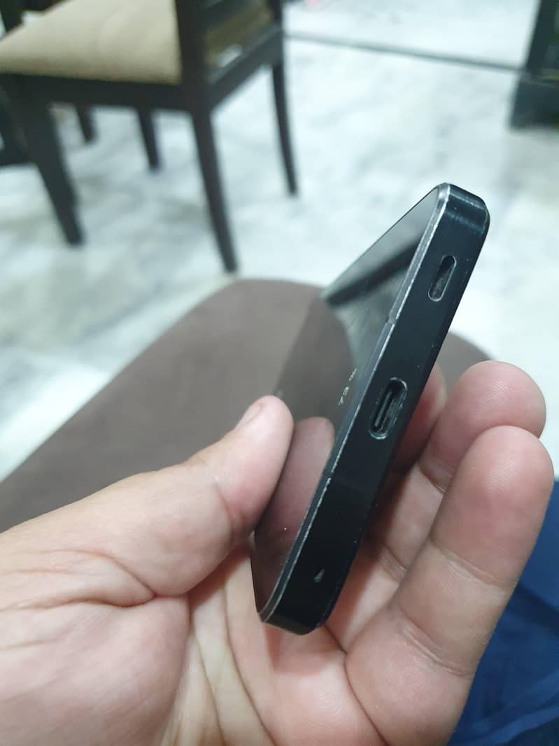 Sharp Aquos r7 3