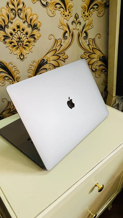 Apple MacBook pro 2019-16"inch | 16GB | 512GB SSD