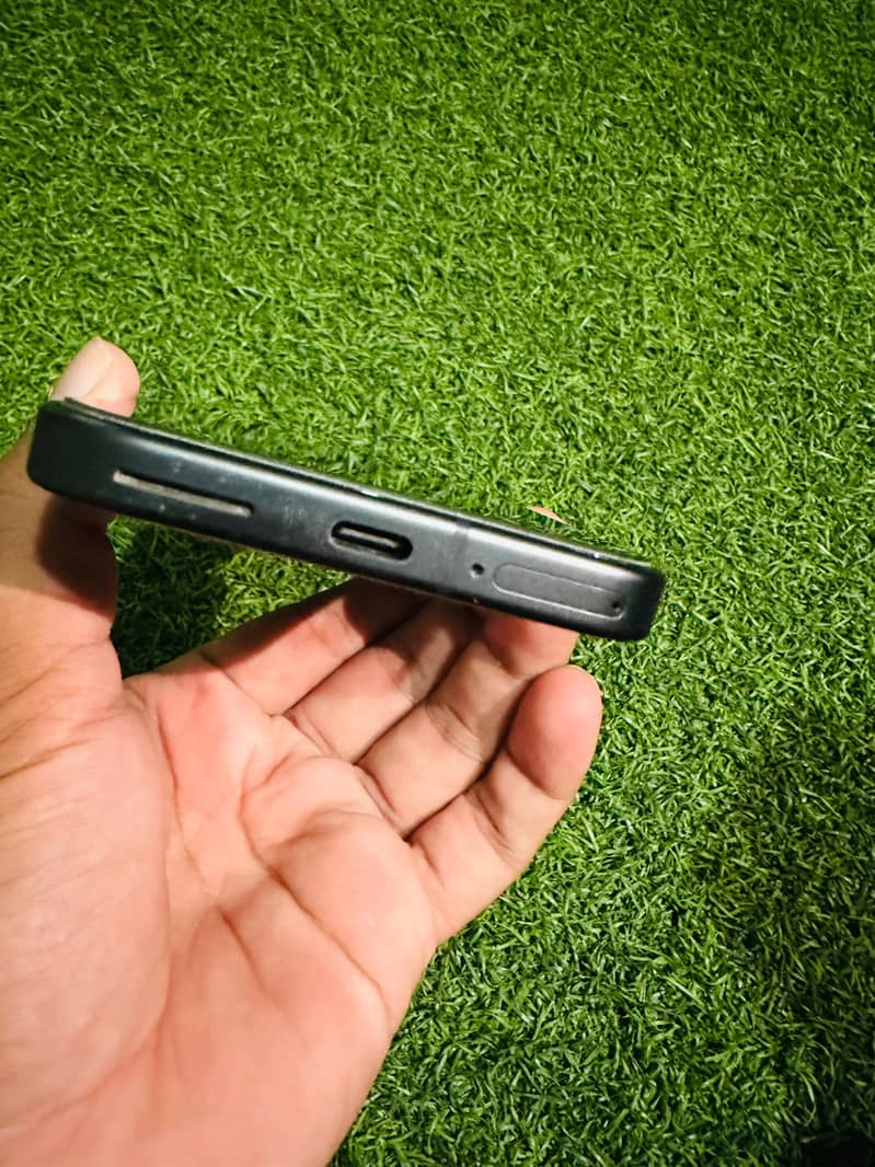 Google Pixel 9 4