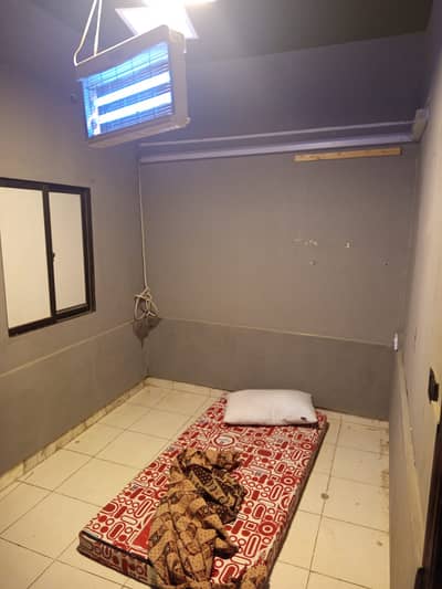Clifton Block 9 Town House 250 sq yard Available for Rent prime Location