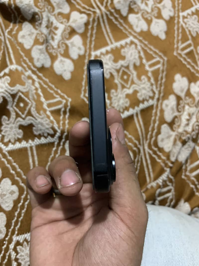 Apple iPhone 15 3