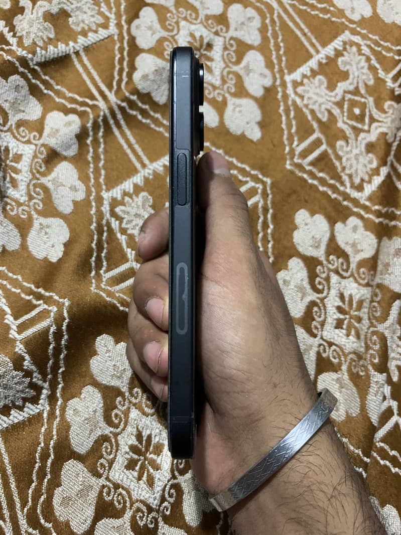 Apple iPhone 15 5
