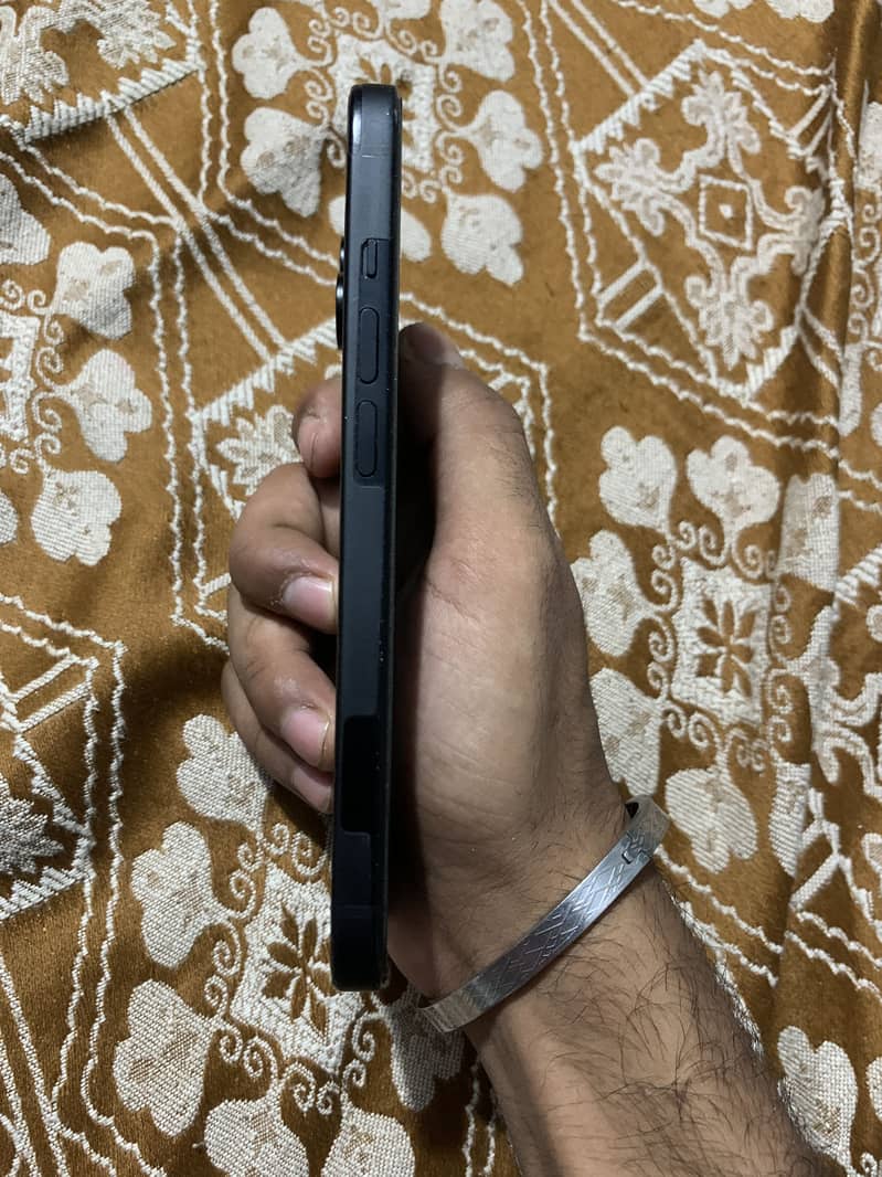 Apple iPhone 15 6