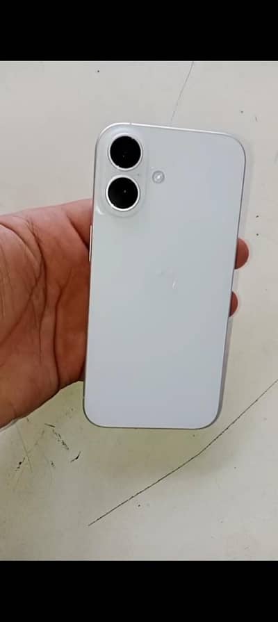Apple iPhone 16