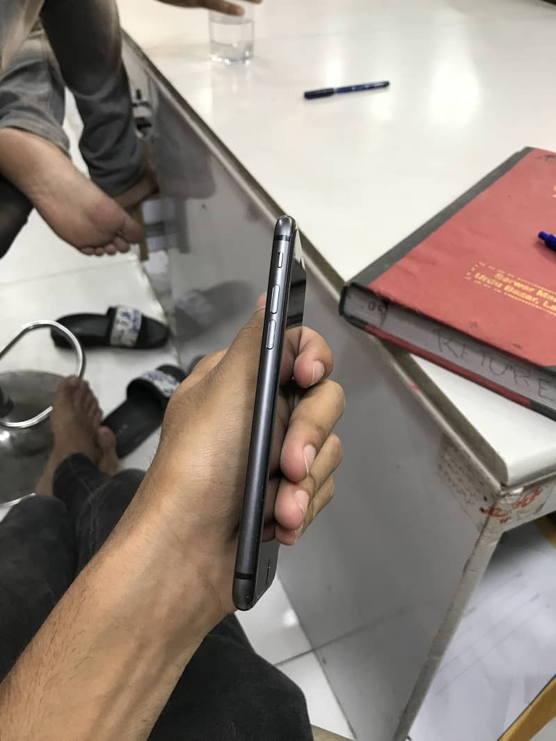 Apple iPhone 8 official PTA 1