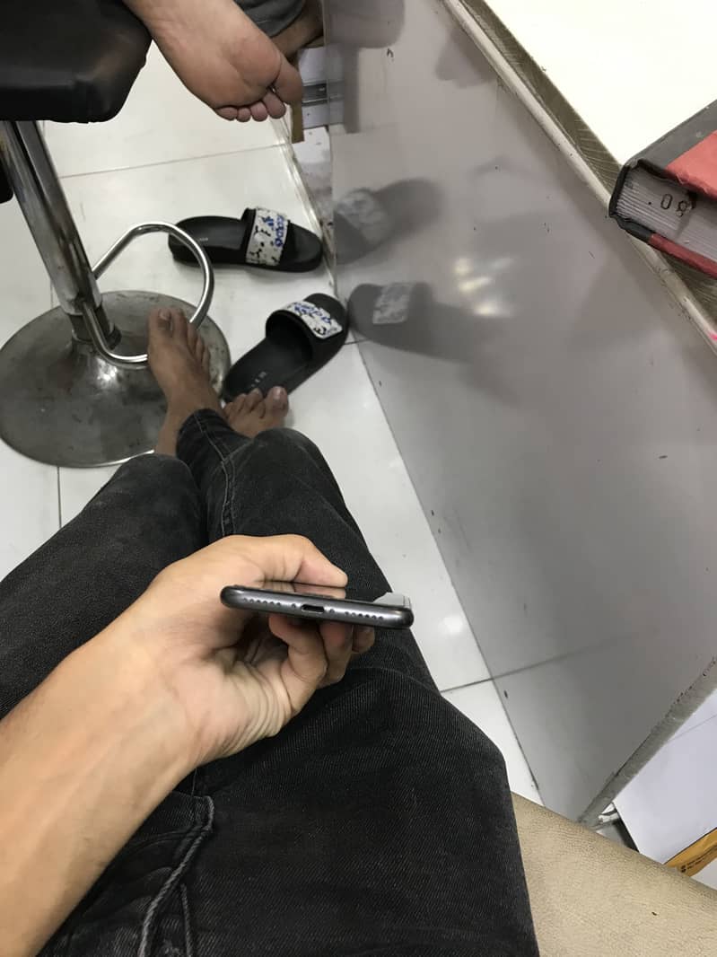 Apple iPhone 8 official PTA 3