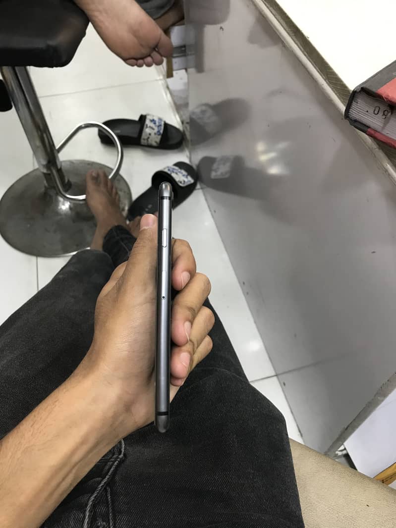 Apple iPhone 8 official PTA 4