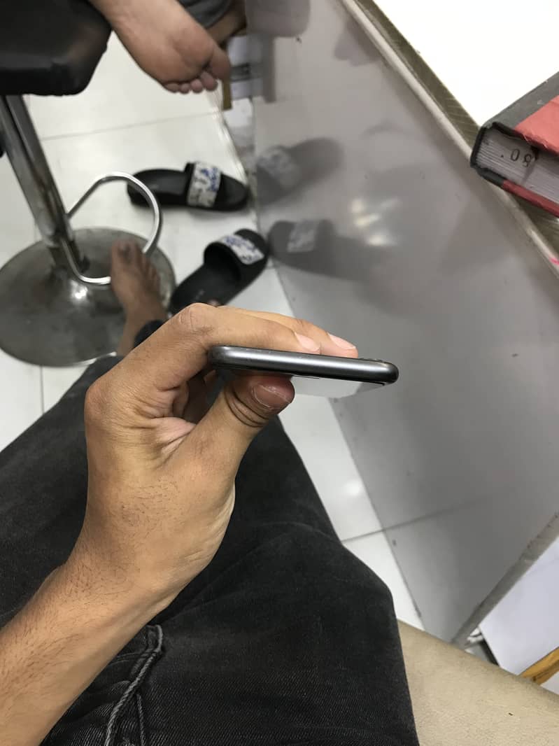 Apple iPhone 8 official PTA 5