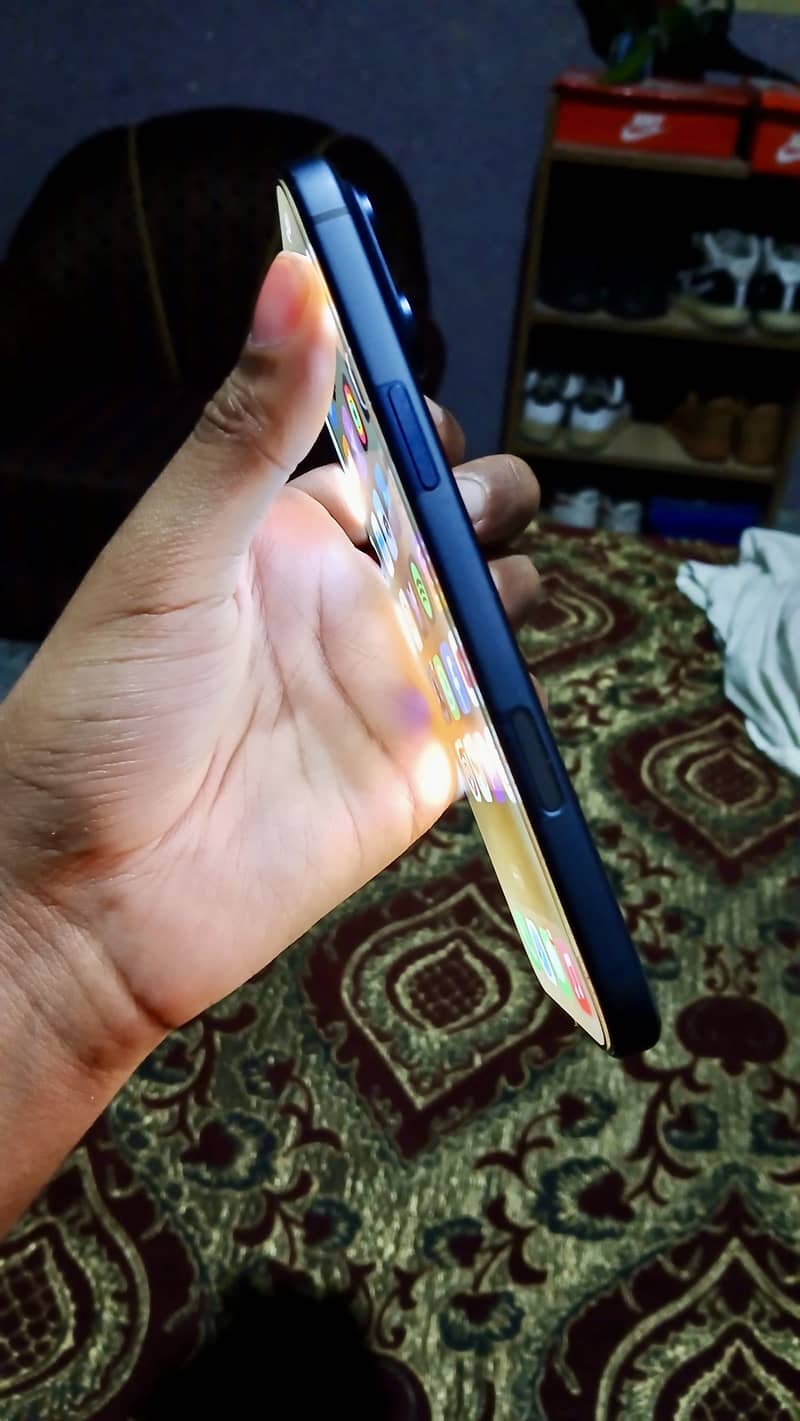 iPhone 17 Pro Max 3