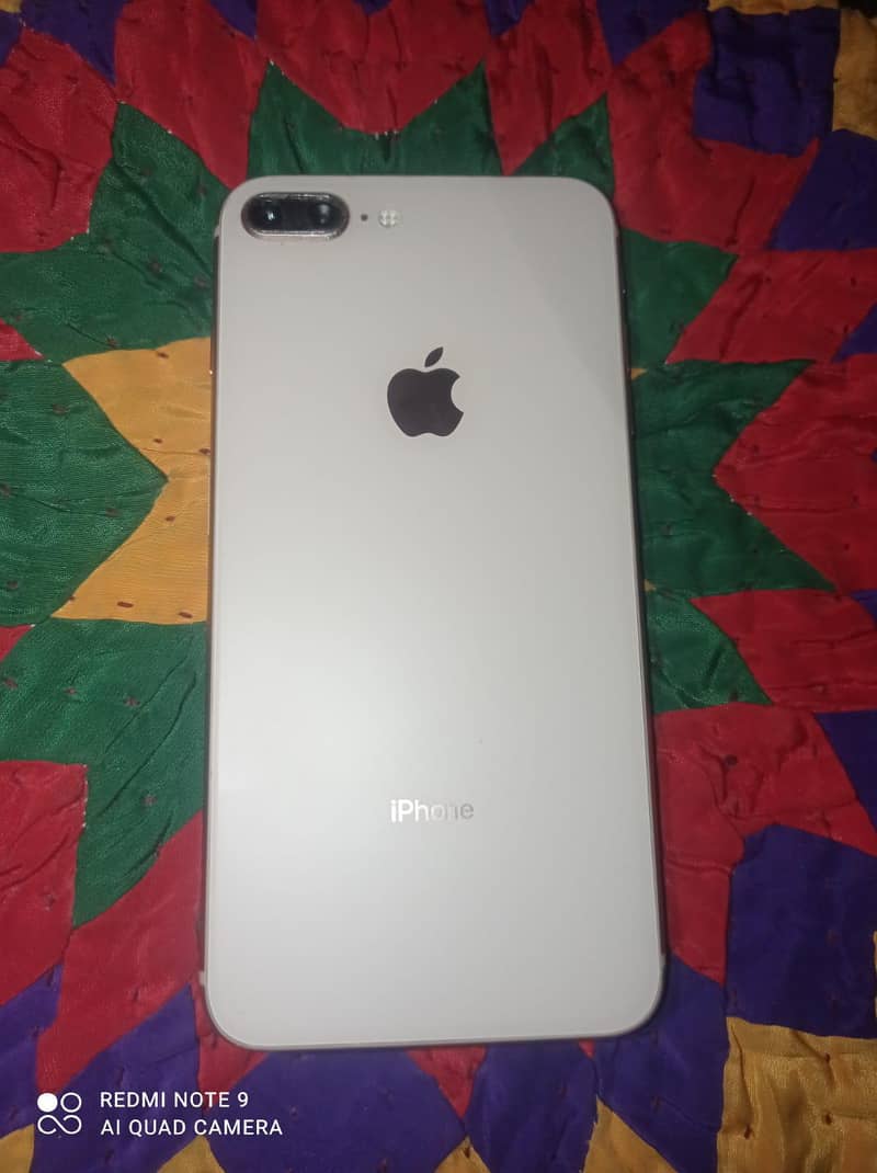 Apple iPhone 8 Plus 1