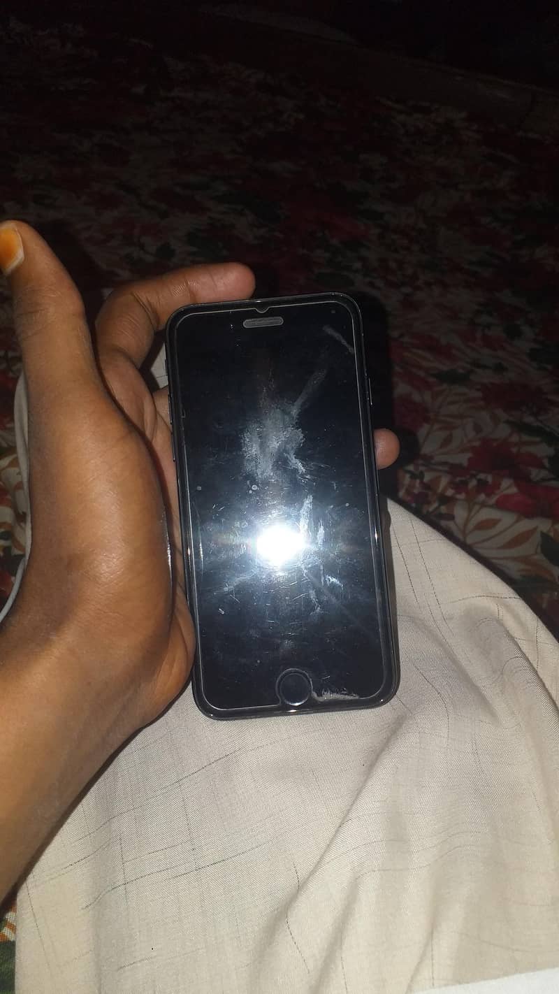 Apple iPhone 7 1