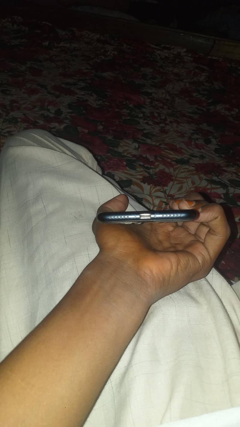 Apple iPhone 7 3