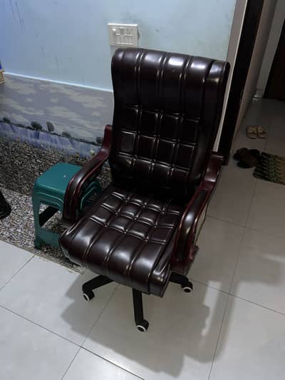 Luxury Executive Office Chair – Like New Condition
