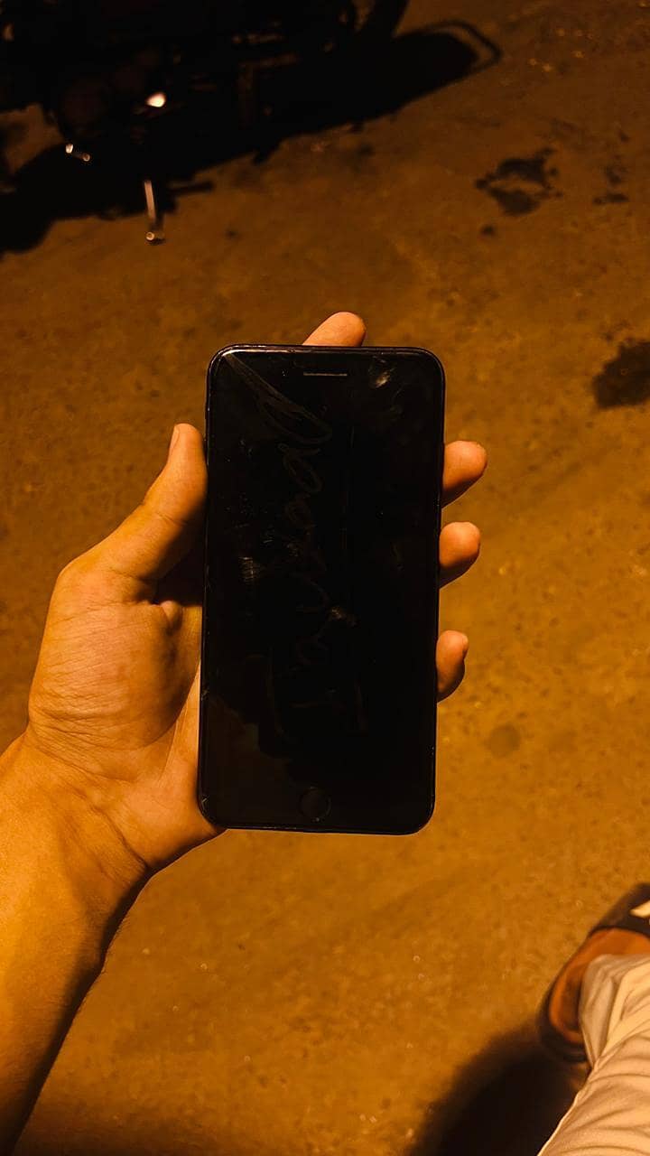 Apple iPhone 7 Plus 2