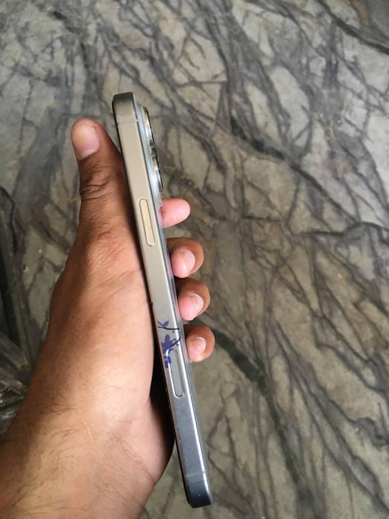 iPhone 16 pro max 3