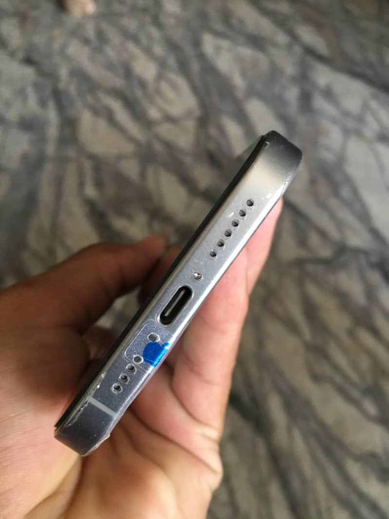 iPhone 16 pro max 4