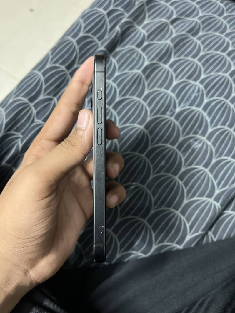 Apple iPhone 15 Pro 2