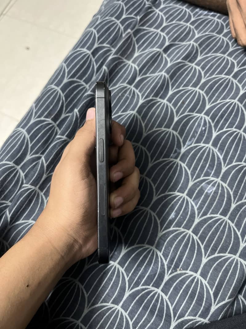 Apple iPhone 15 Pro 4