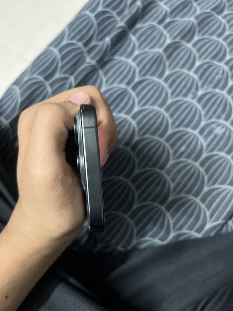Apple iPhone 15 Pro 8