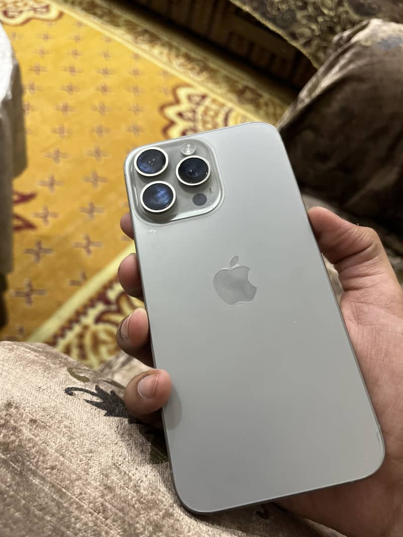Apple iPhone 15 Pro Max 0