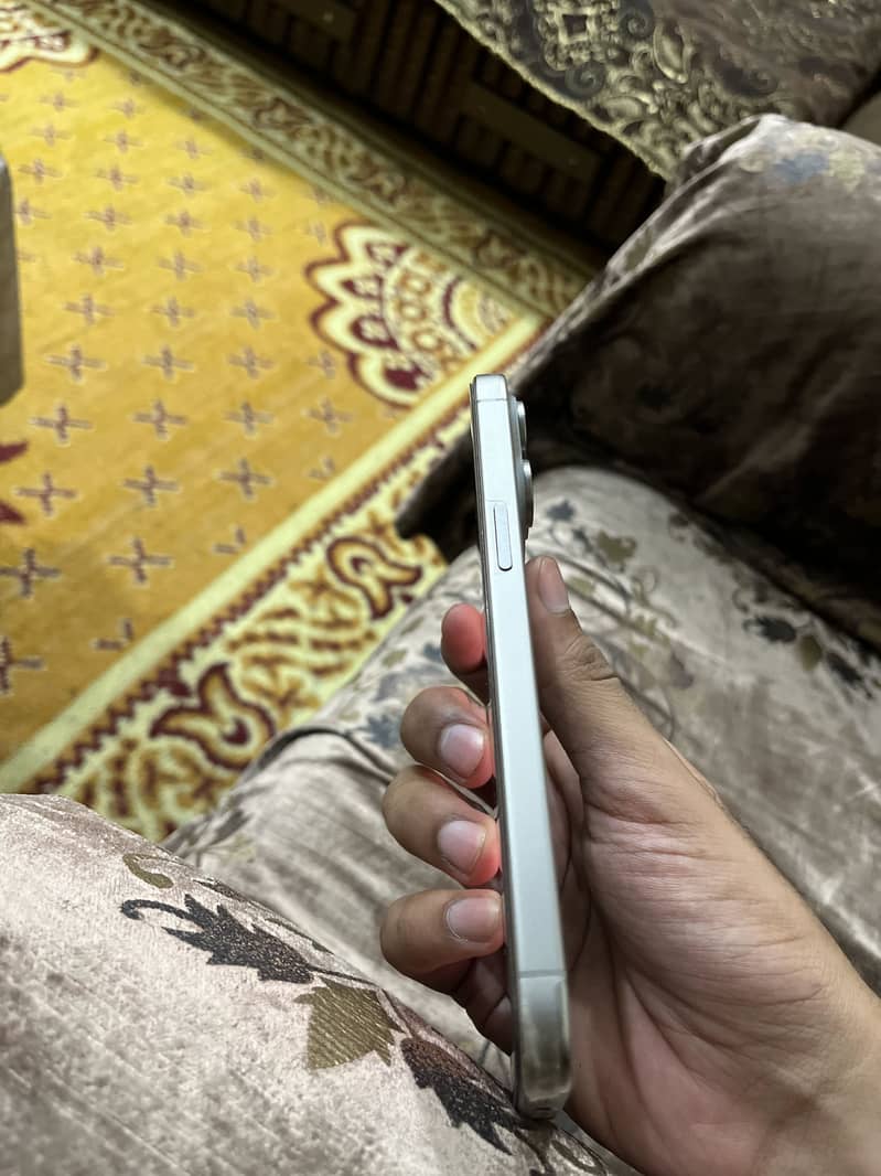Apple iPhone 15 Pro Max 1