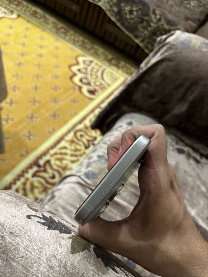 Apple iPhone 15 Pro Max 5