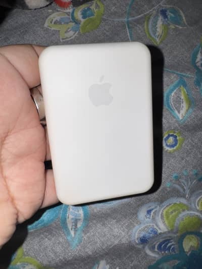 Apple orignal magsafe battery pack