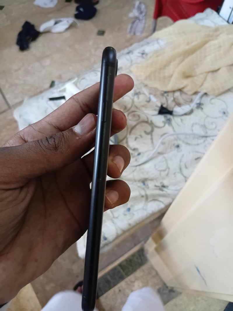 Apple iPhone 7 0
