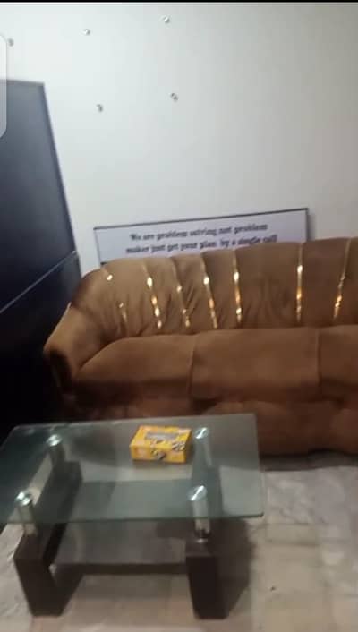 850 sq feet furnished office available for rent