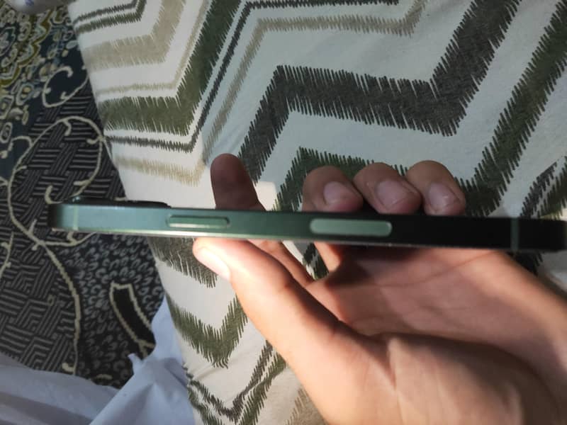 Apple iPhone 13 1