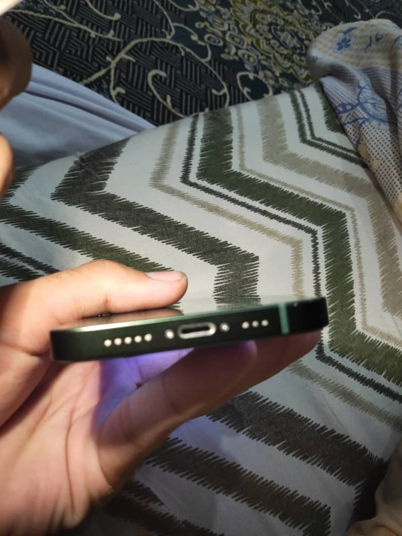 Apple iPhone 13 3