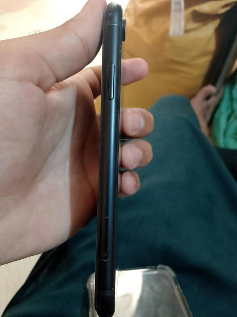 iPhone XR 1