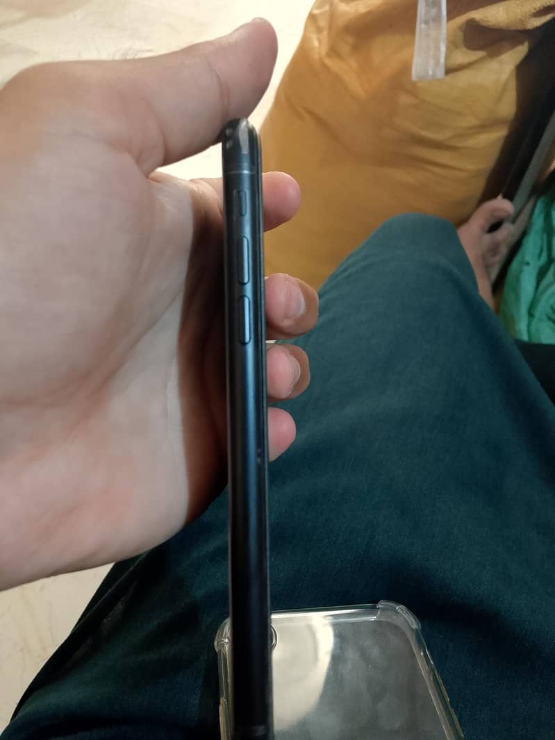 iPhone XR 4