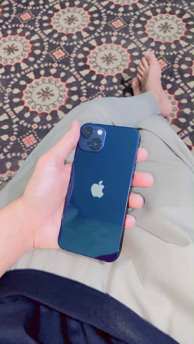 Apple iPhone 13
