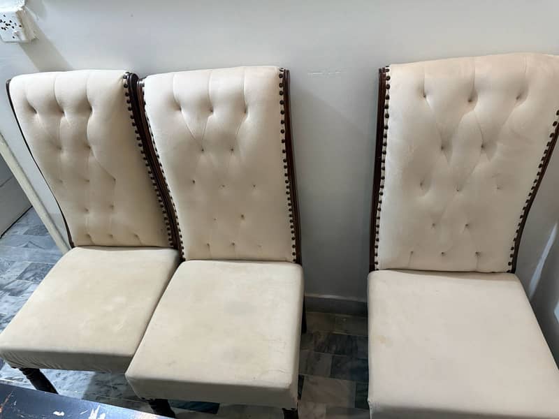 Dinning Table plus chairs 6