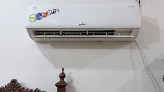1.5 ton : heat and cool inverter Ac for sale in new condition