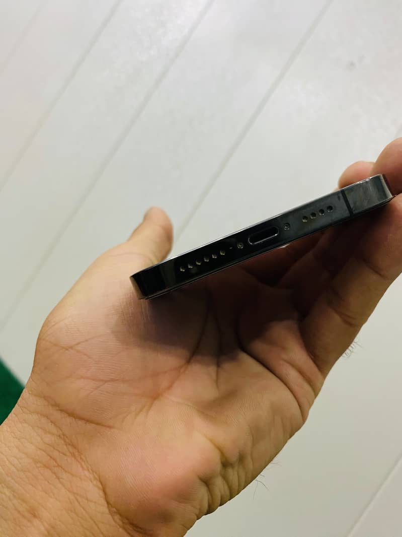 iPhone 12 Pro Max 5