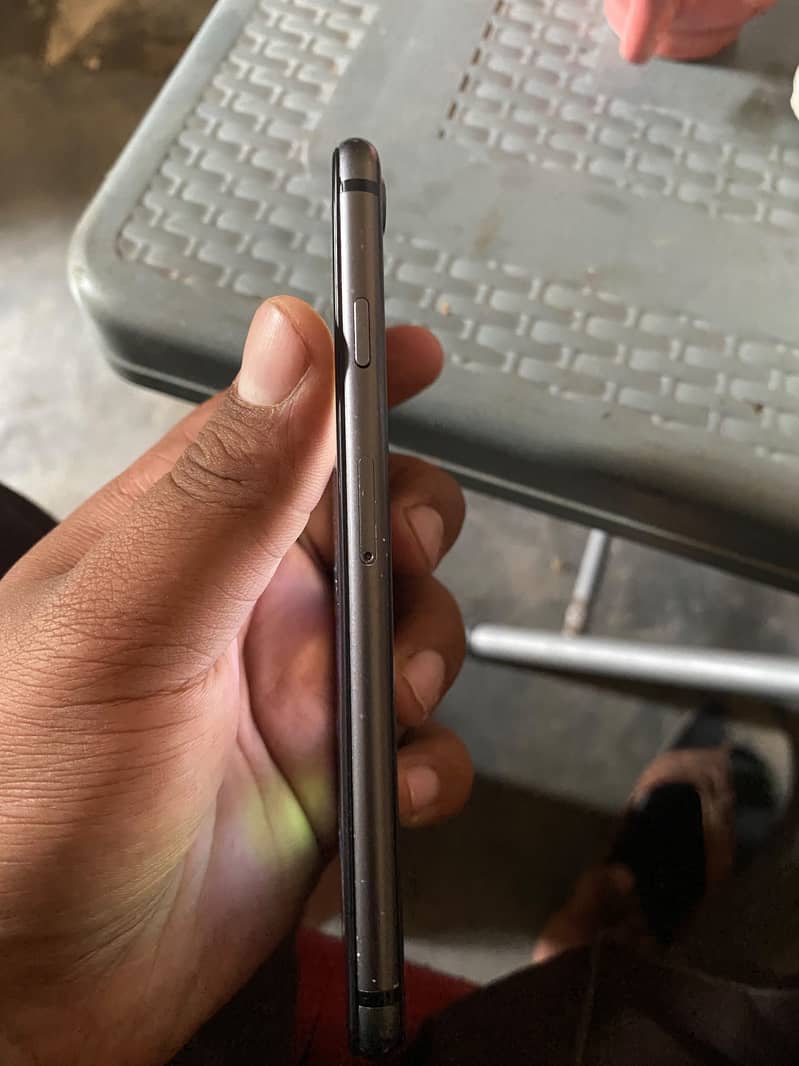 Apple iPhone 8 1