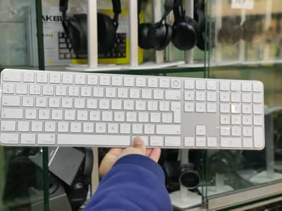 Apple Magic 1,2,3 Keyboard & Mouse With Touch I"d 9 by 10 Condition