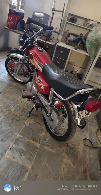 Honda 125 2026 model red colour very fresh bike in waranty urgent need