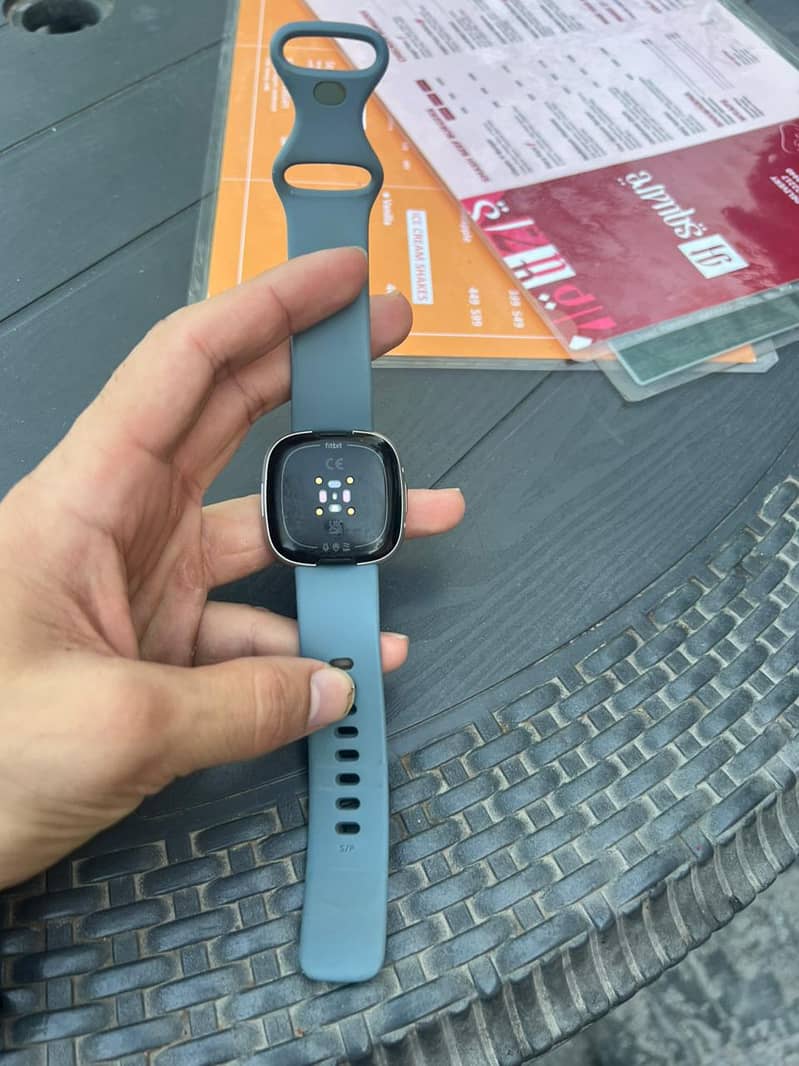 fitbit versa 4 1