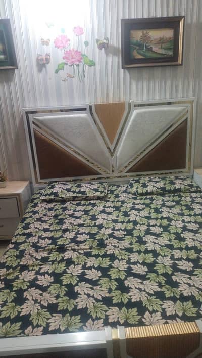 King size bed with 2 side table
